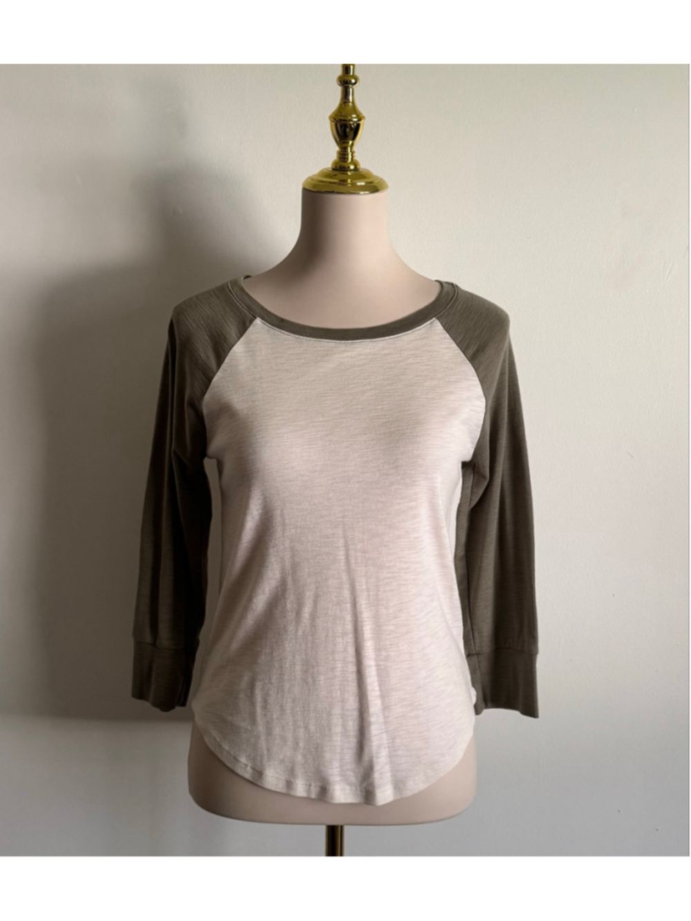 Women's Mossimo Supply Co. Long Sleeve Tee XS Beige Olive